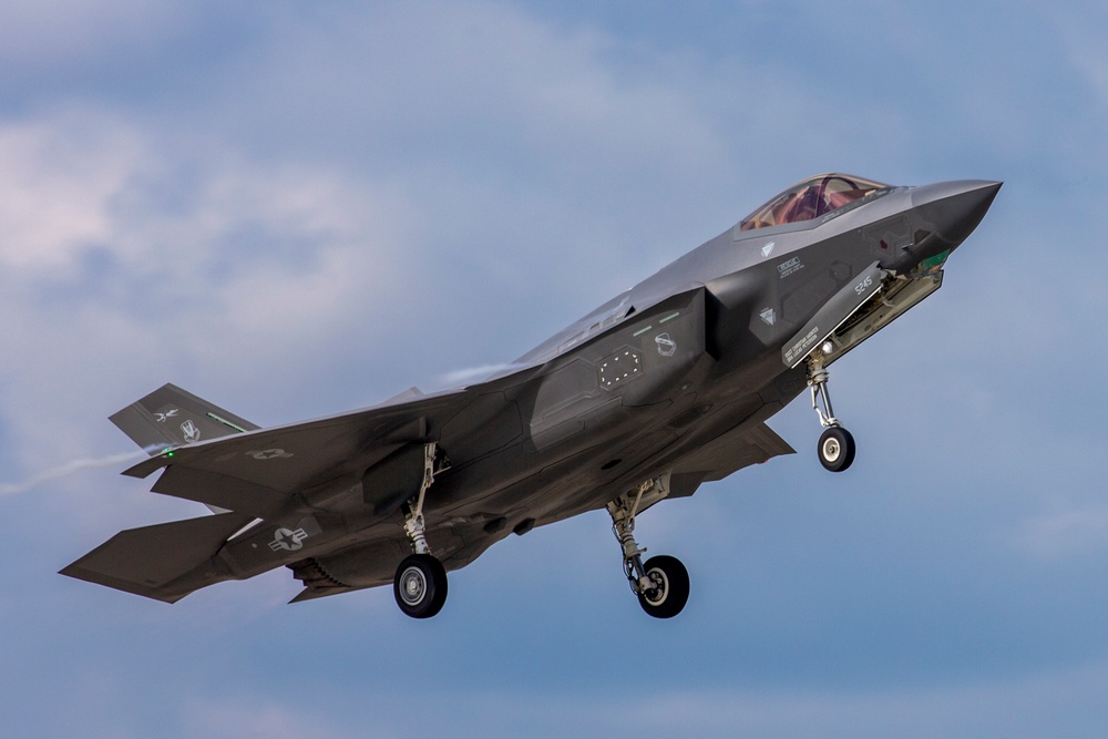 F-35s take off from Yokota AB