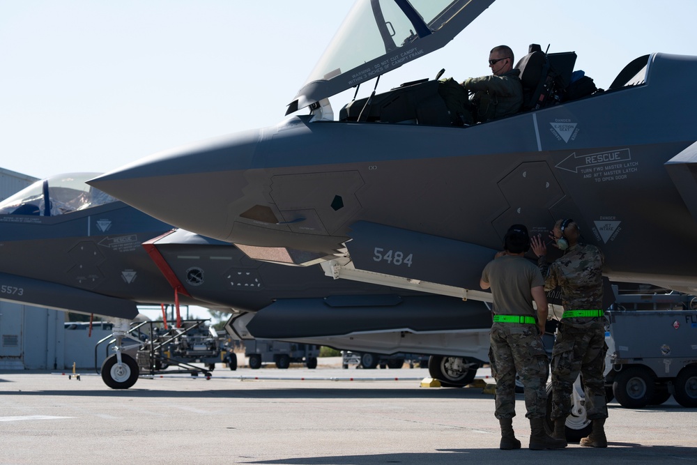 F-35 maintainers keep Lightning ready during exercise PR22