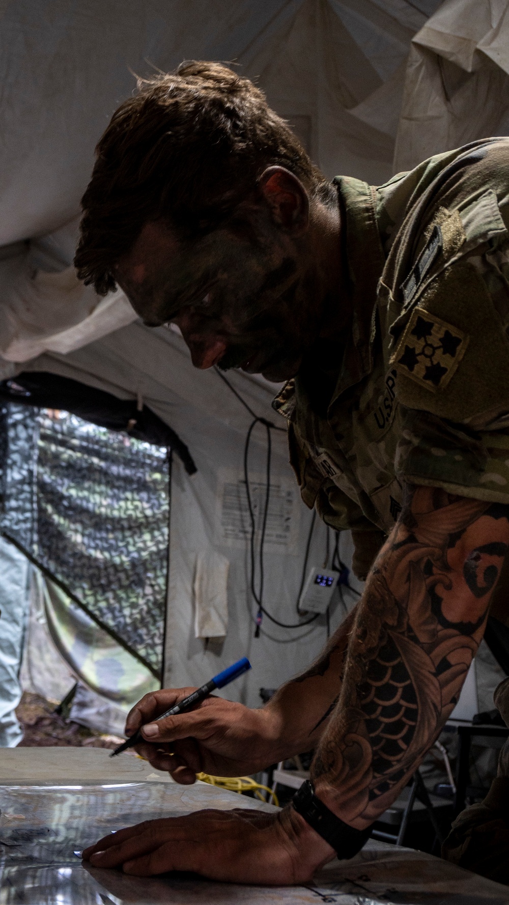 US, Finnish soldiers set up tactical operations center during Vigilant Fox