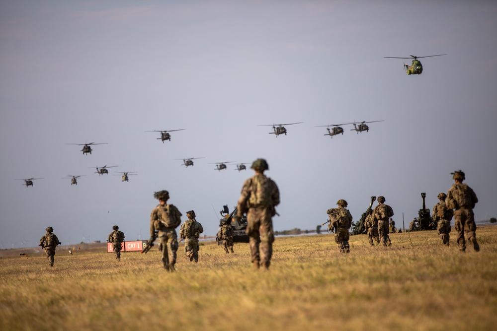 101st (AASLT) combined air and land demonstration in Romania