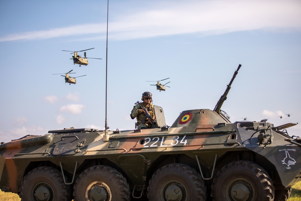 101st (AASLT) combined air and land demonstration in Romania