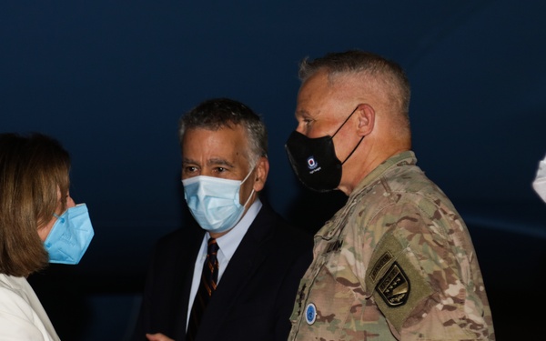 UNC/CFC/USFK commander welcomes U.S. House speaker
