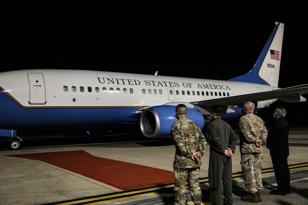 UNC/CFC/USFK commander welcomes U.S. House speaker