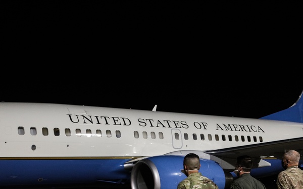UNC/CFC/USFK commander welcomes U.S. House speaker