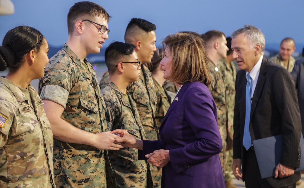 UNC/CFC/USFK commander welcomes U.S. House speaker