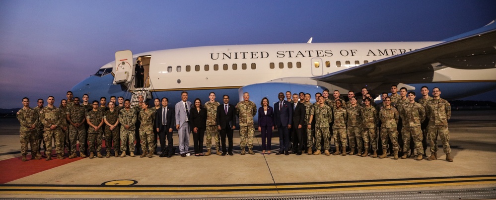 UNC/CFC/USFK commander welcomes U.S. House speaker