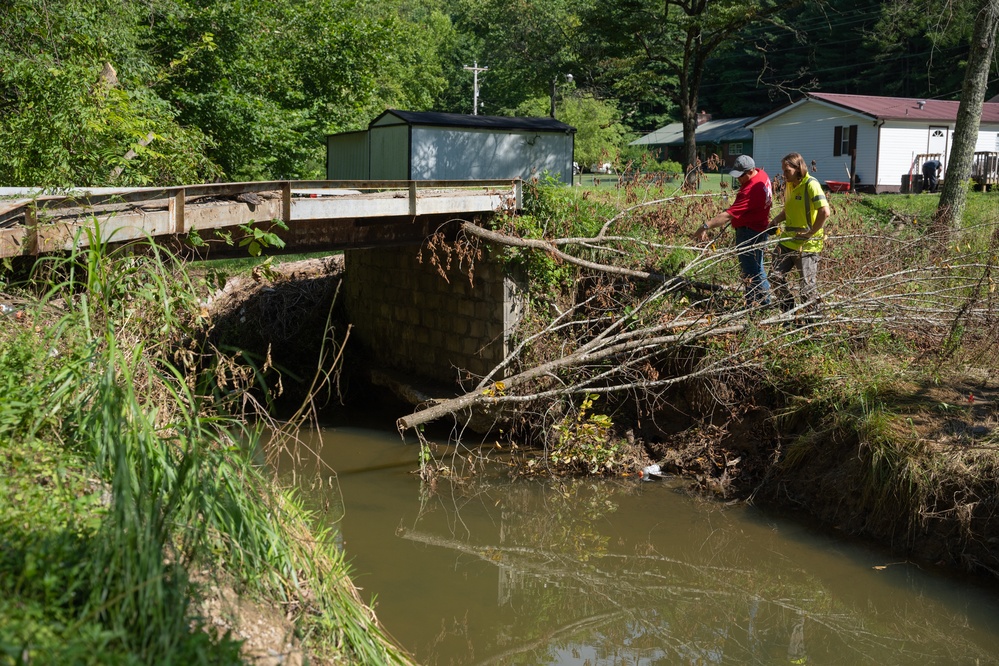 USACE engineers inspect bridges impacted by Eastern Kentucky flooding