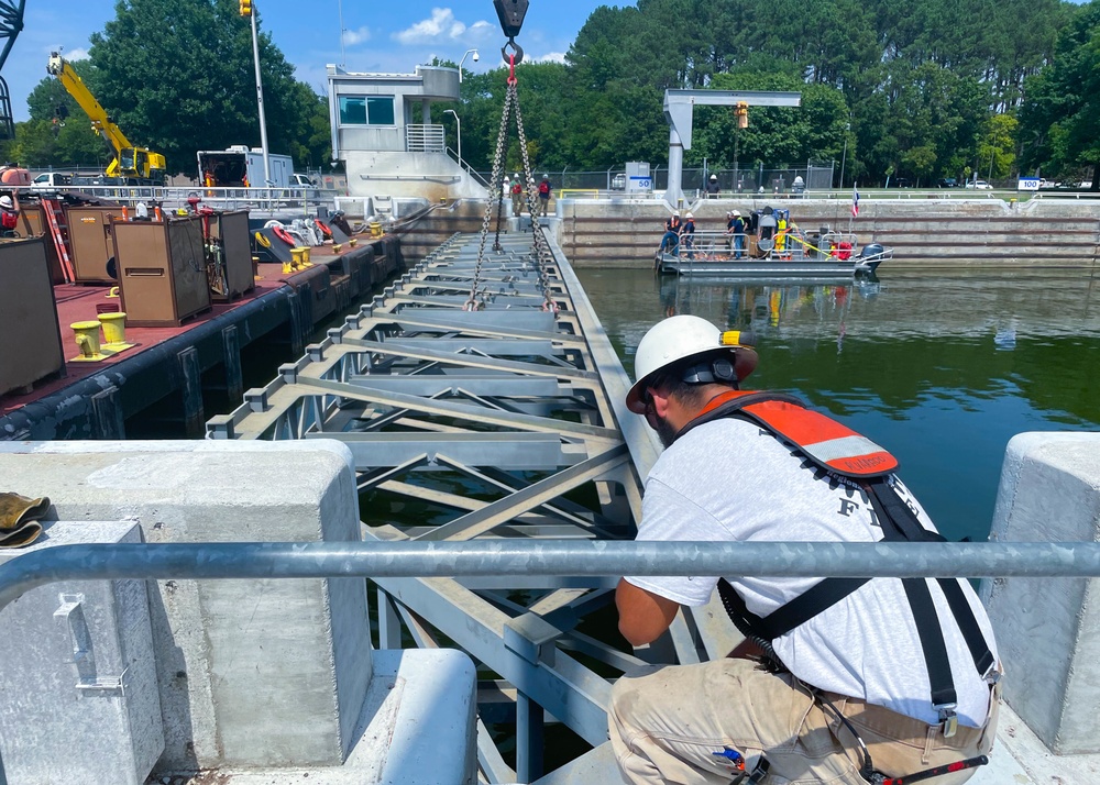 Cheatham Lock undergoes stop log seal maintenance