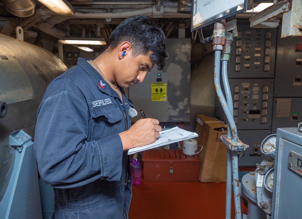 USS Antietam (CG 54) Engine Room