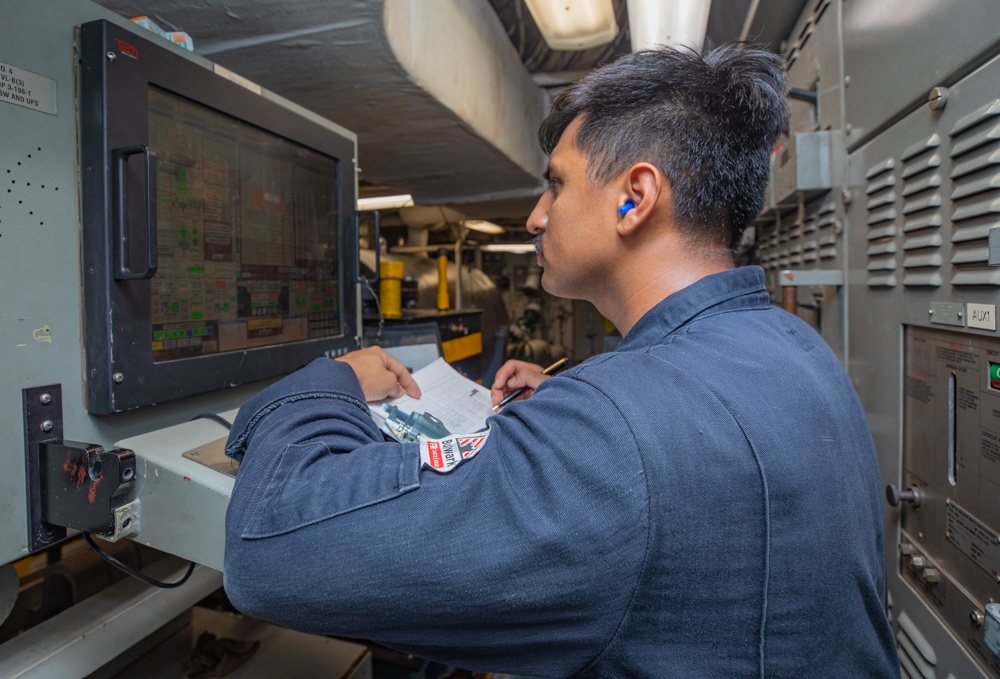 USS Antietam (CG 54) Engine Room