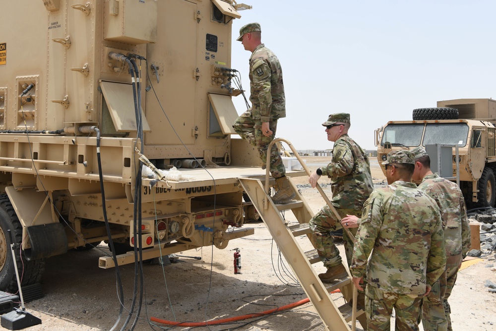 DVIDS - Images - ARCENT's Frank and Garza meet with U.S. Soldiers at ...