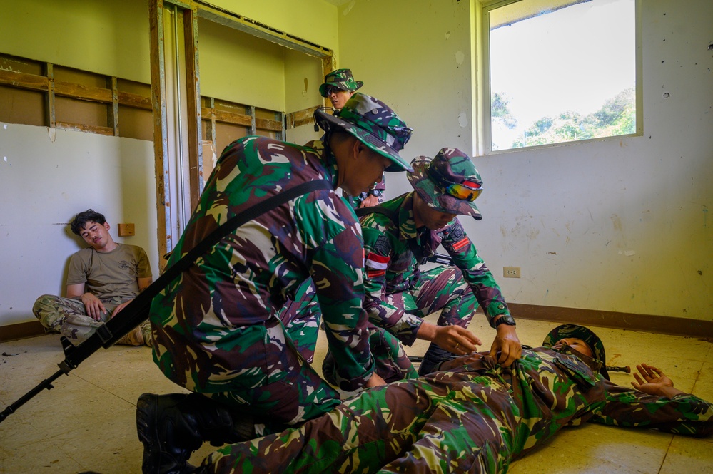 U.S. Army trains Tentara Nasional Indonesia Soldiers on CQB, TCCC
