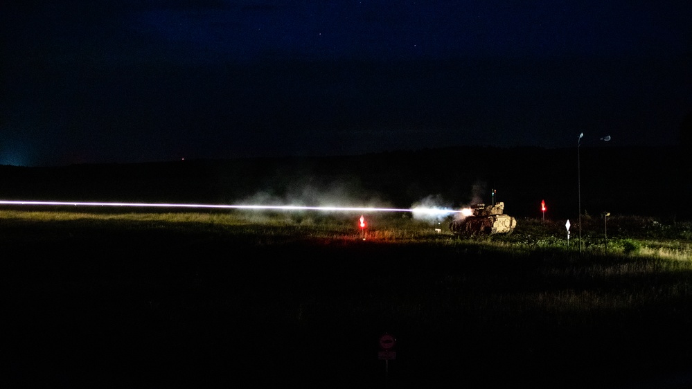 1-68 AR conducts a Bradley gunnery table VI at night