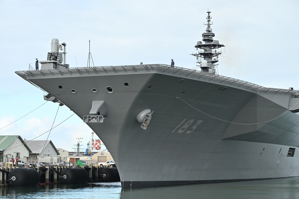 JS Izumo Departs Pearl Harbor