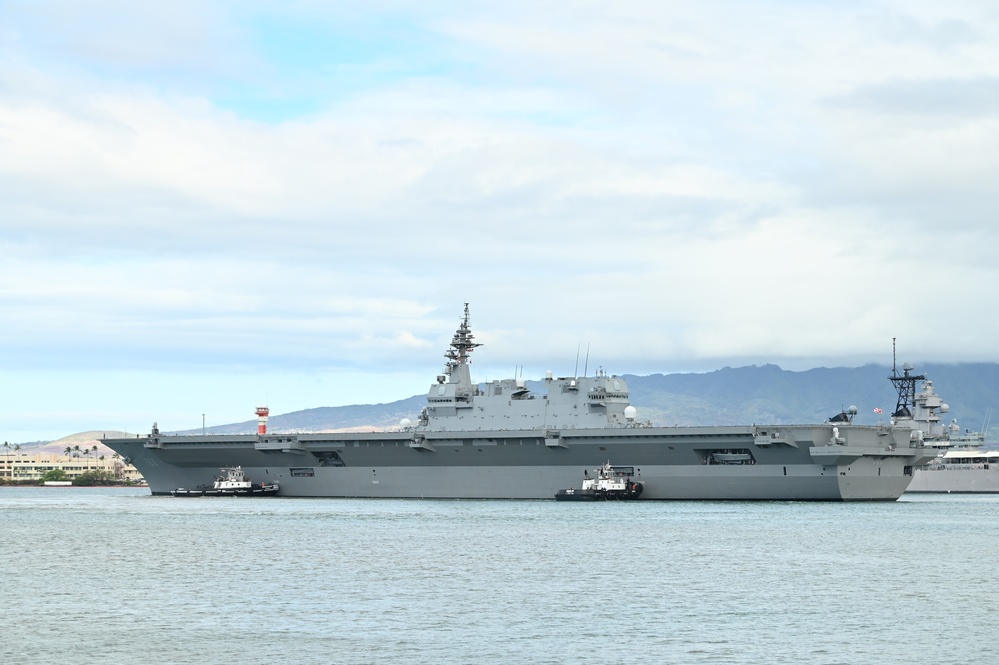 JS Izumo Departs Pearl Harbor