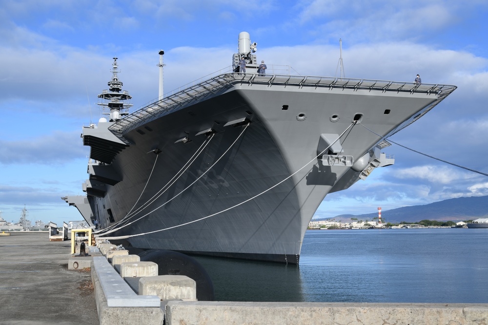 JS Izumo Departs Pearl Harbor