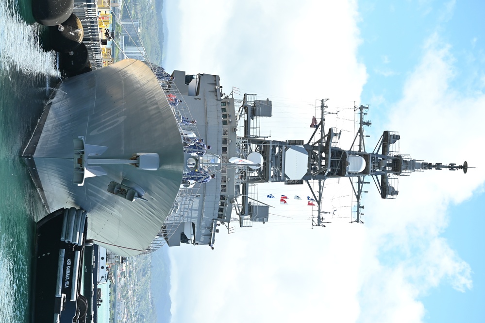 JS Takanami Departs Pearl Harbor