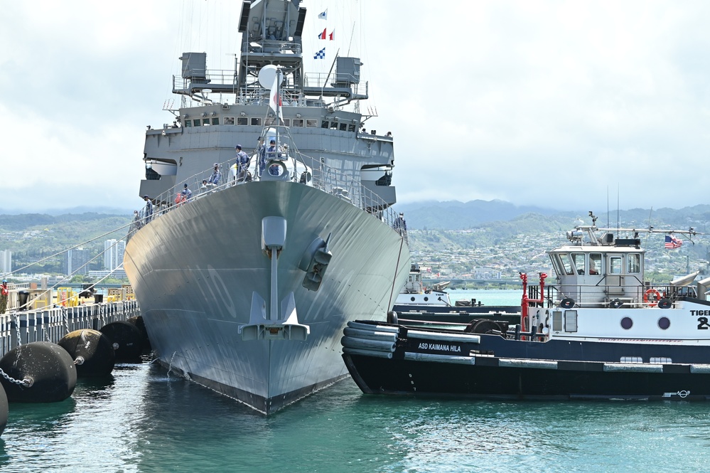 JS Takanami Departs Pearl Harbor