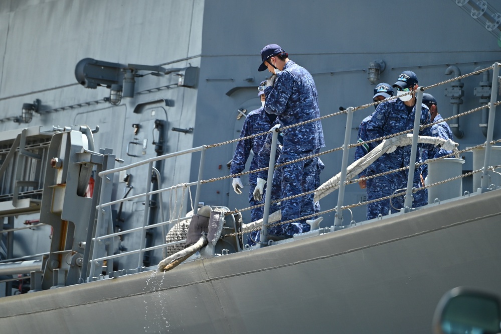 JS Takanami Departs Pearl Harbor