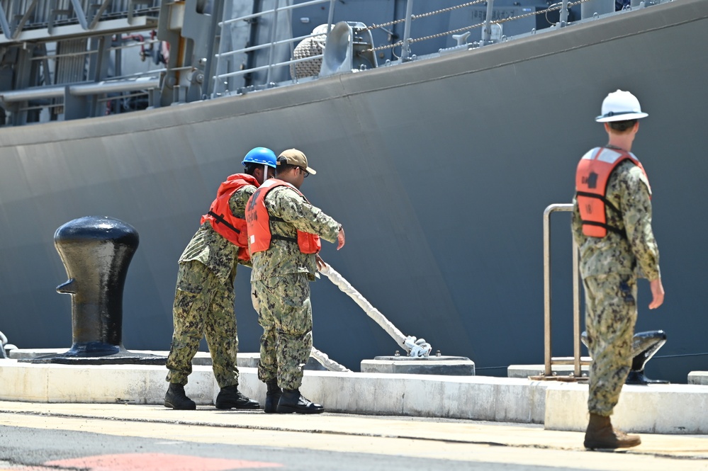 JS Takanami Departs Pearl Harbor