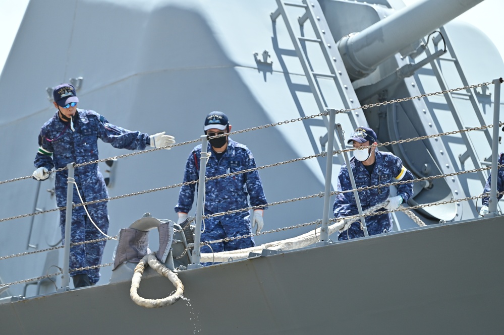 JS Takanami Departs Pearl Harbor