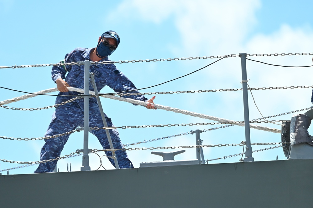 JS Takanami Departs Pearl Harbor
