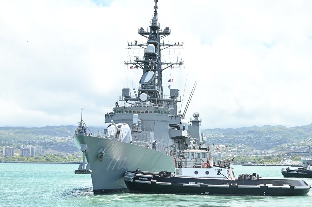JS Takanami Departs Pearl Harbor