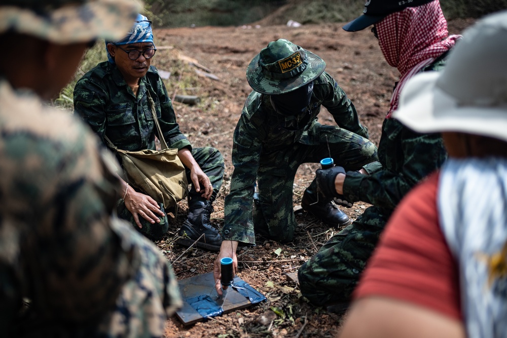 HMA Thailand 22 | Royal Thai and U.S. Marine EOD technicians build improvised shaped charges