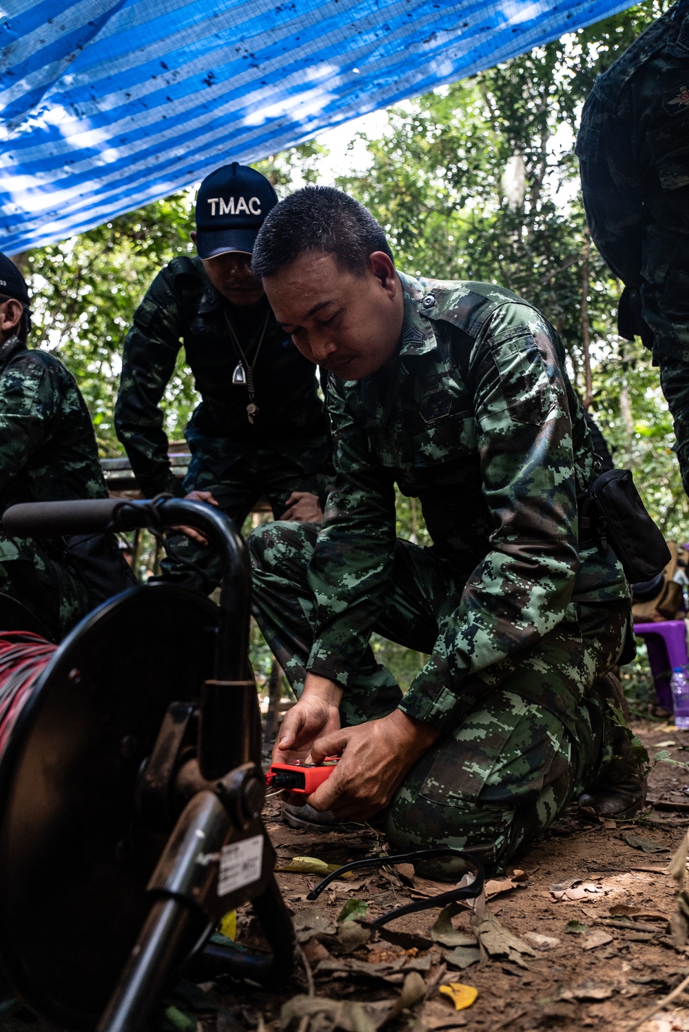 HMA Thailand 22 | Royal Thai and U.S. Marine EOD technicians build improvised shaped charges