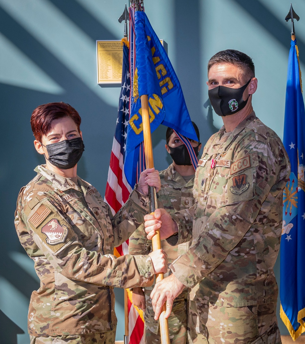 4th CONS hosts change of command