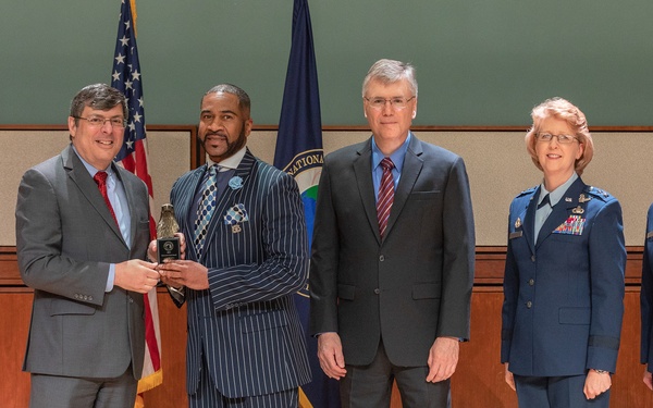 NIWC Atlantic Program Manager Earns NRO Director’s Circle Award