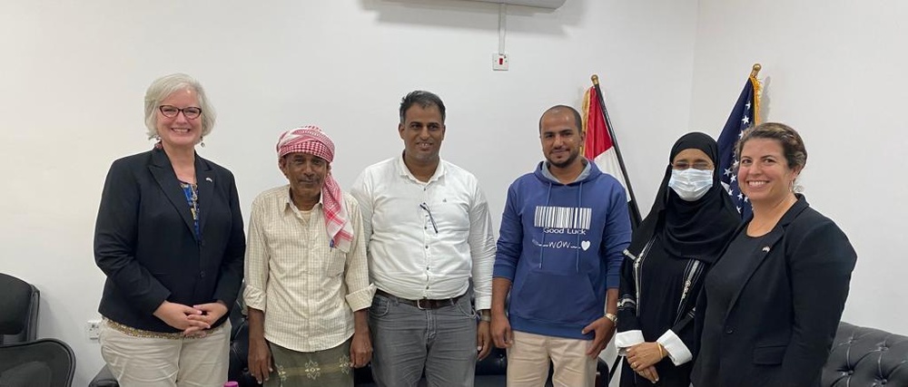 USAID/Yemen Country Director Kimberlee Bell (far left) and Senior Humanitarian Advisor Nadia Blackton (far right) stand with beneficiaries of USAID’s Economic Recovery and Livelihoods Program (ERLP) in Hadhramawt, Yemen on June 27, 2022.