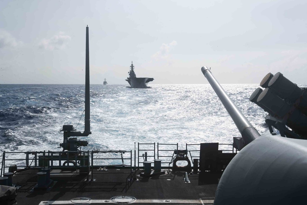 Mobile Bay and USNS Washington Chambers conduct a replenishment-at-sea during RIMPAC 2022