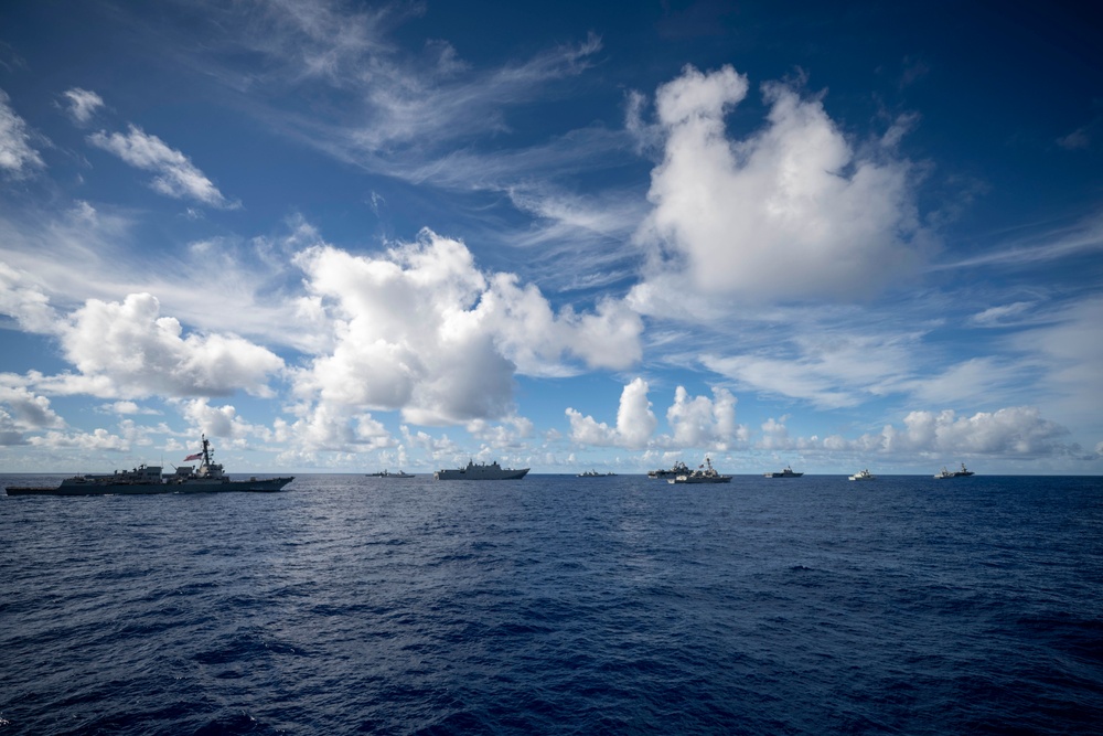 DVIDS - Images - RIMPAC 2022 Fleet Sails in Formation [Image 7 of 8]