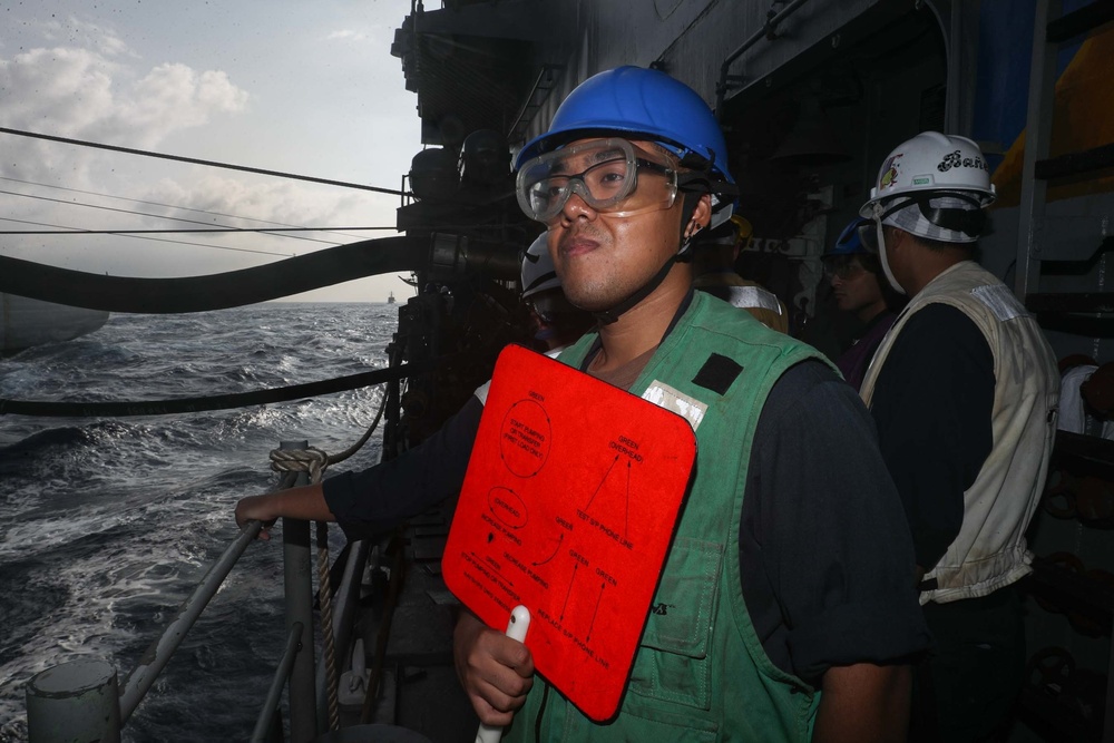 USS Mobile Bay and USNS Washington Chambers Conduct a Replenishment-at-Sea during RIMPAC 2022