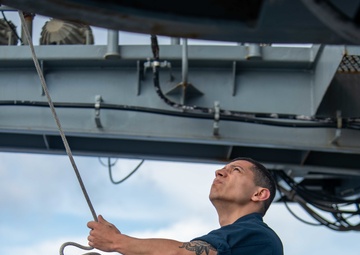 USS Ronald Reagan (CVN 76) conducts replenishment-at-sea with USNS Carl Brashear (T-AKE 7)