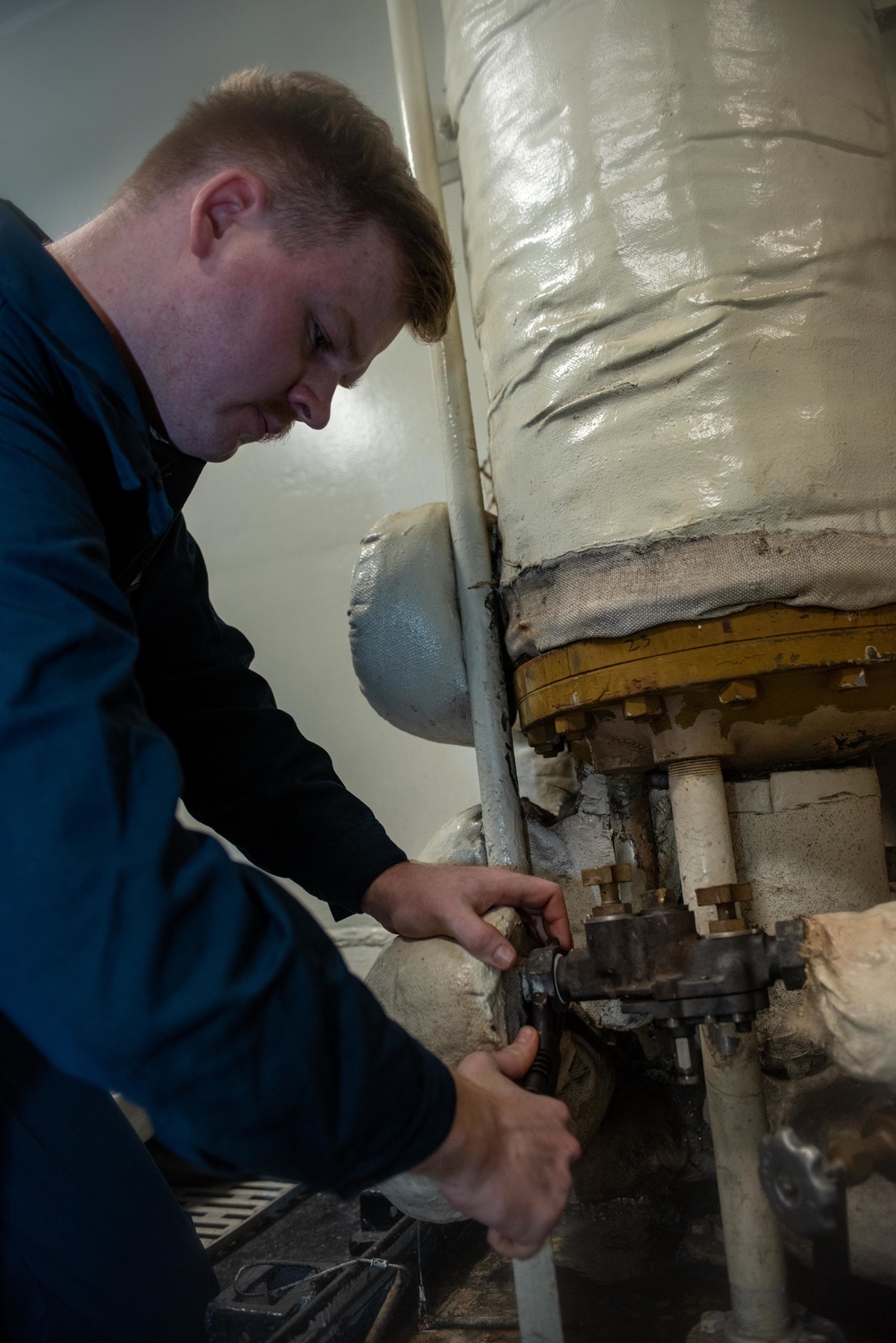 USS Ronald Reagan (CVN 76) Sailors inspect water heater