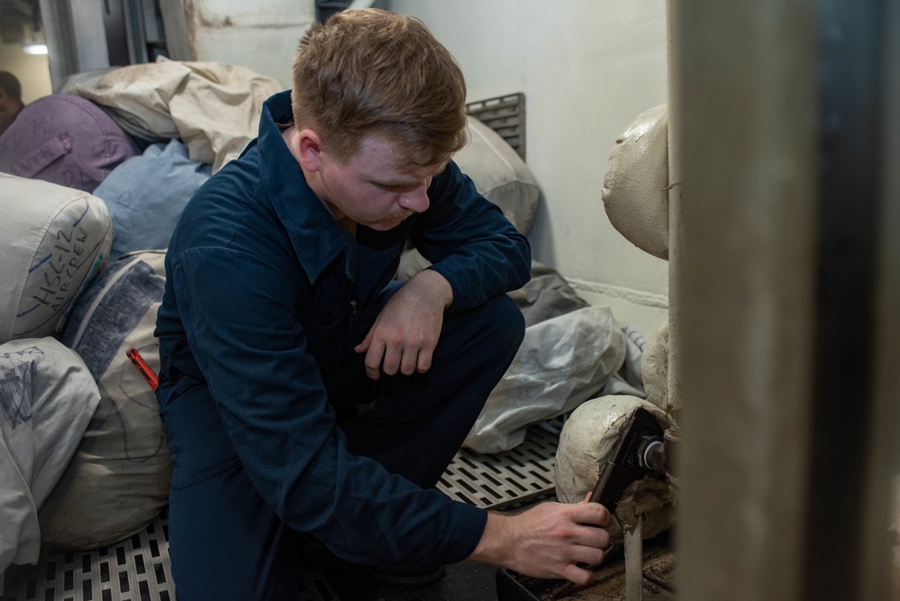 USS Ronald Reagan (CVN 76) Sailors inspect water heater