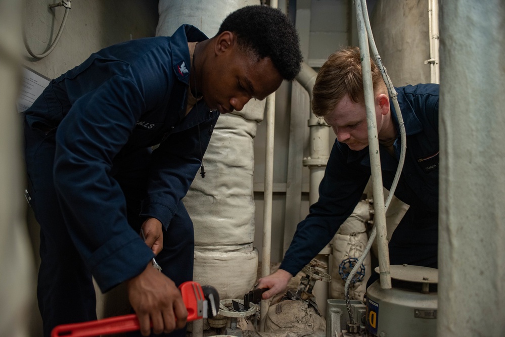 USS Ronald Reagan (CVN 76) Sailors inspect water heater