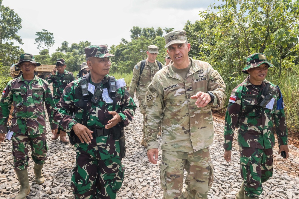 Col. Leo Wyszynski visits Soldiers from the 130th Engineer Brigade and TNI.