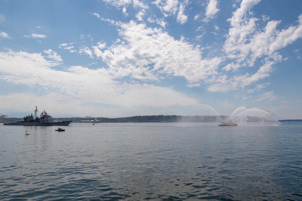 Fleet Week Seattle 2022 Kicks Off With Parade of Ships