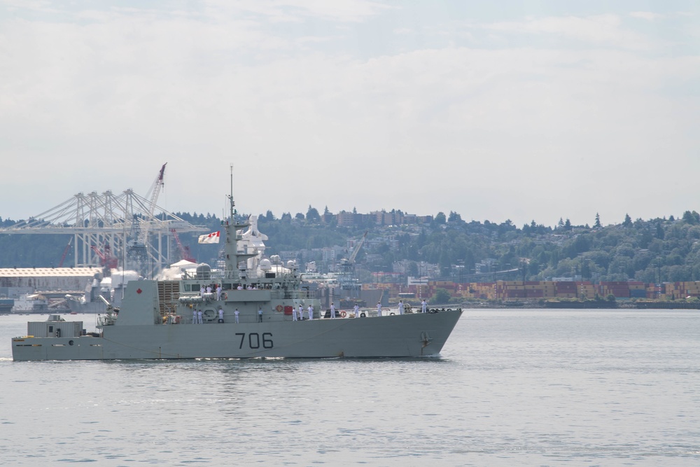 Fleet Week Seattle 2022 Kicks Off With Parade of Ships