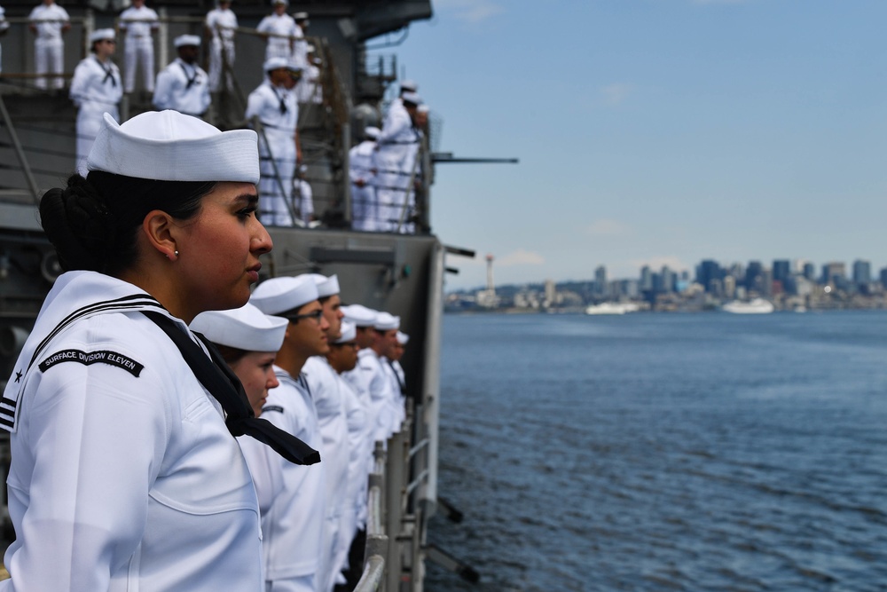 DVIDS Images Seattle Fleet Week Kicks off with Parade of Ships