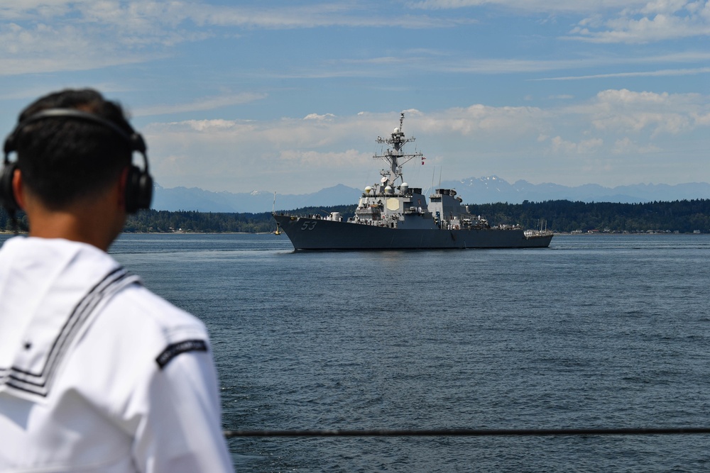 DVIDS Images Seattle Fleet Week Kicks off with Parade of Ships