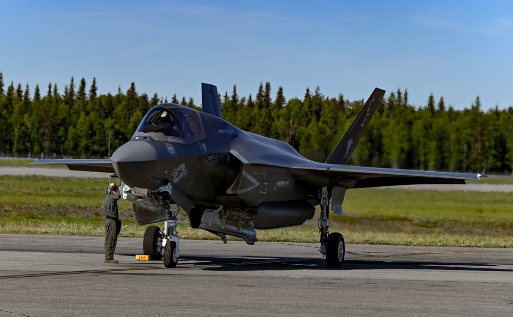 RF-A 22-3 takes flight at Eielson