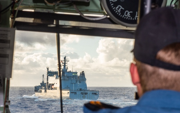 HMCS Vancouver conducts Replenishment-at-Sea with HMNZS Aotearoa