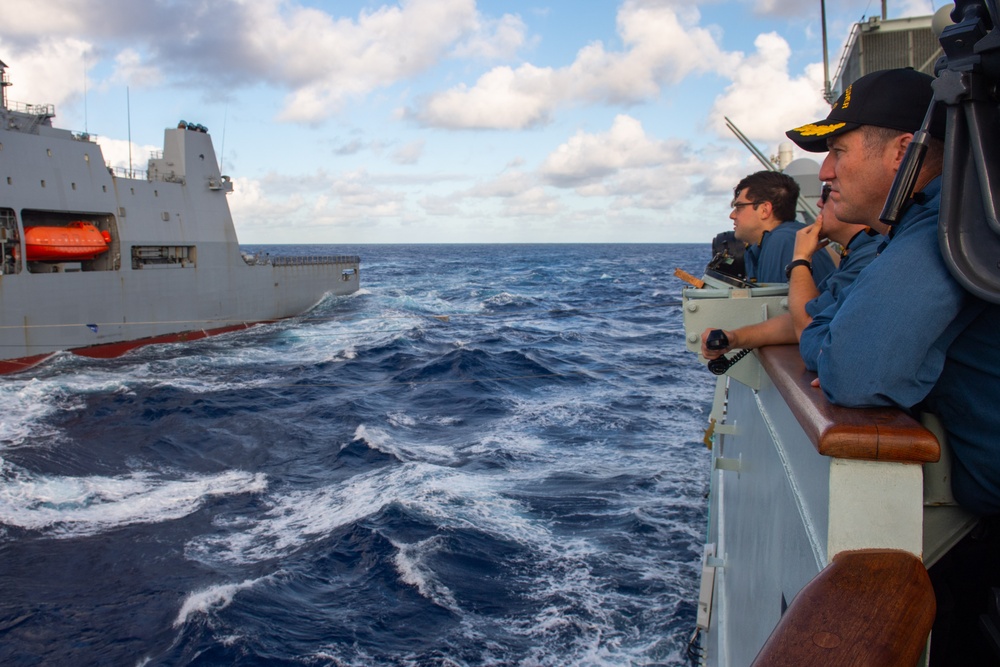 HMCS Vancouver conducts Replenishment-at-Sea with HMNZS Aotearoa
