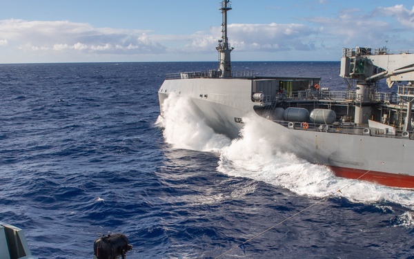 HMCS Vancouver conducts Replenishment-at-Sea with HMNZS Aotearoa