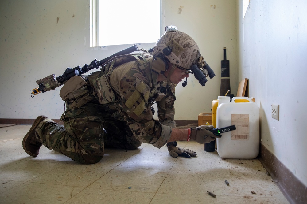 EODMU5 conduct explosive clearance training