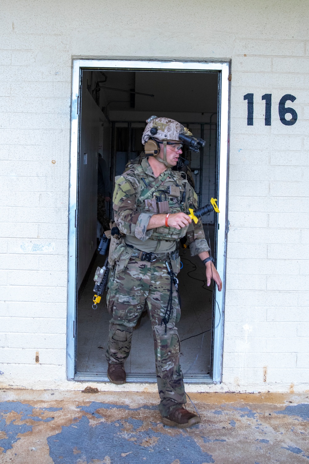 EODMU5 conduct explosive clearance training